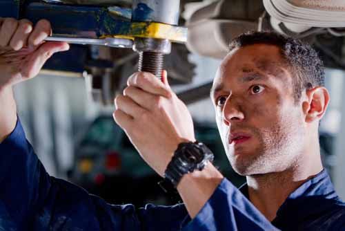 A Missouri mechanic works on a customer's car.